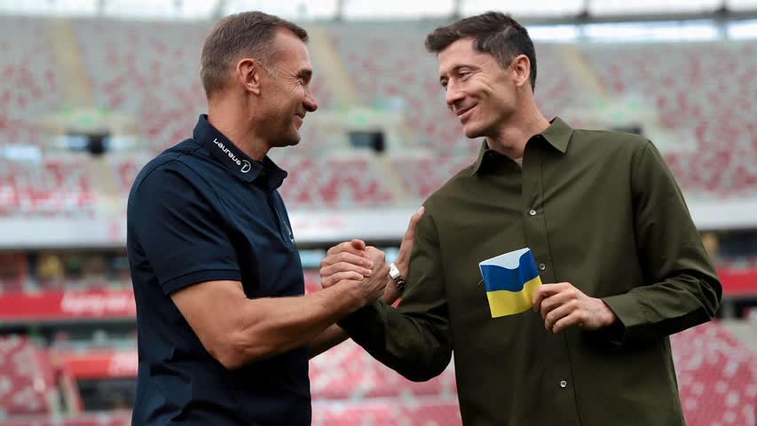 Фото - Левандовски сыграет в капитанской повязке в цветах флага Украины на ЧМ