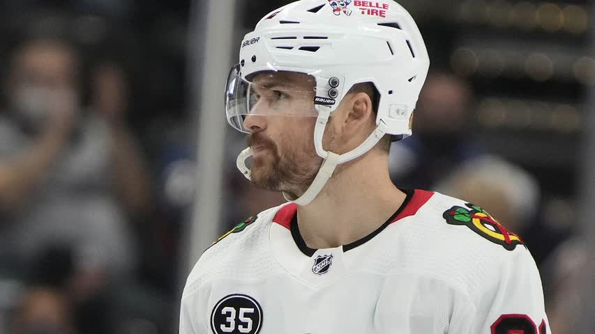 Фото - Хоккеист НХЛ упал ухом на конек соперника