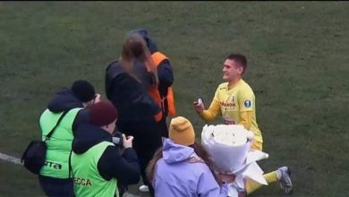 Фото - Футбольный стюард испортил игроку момент предложения руки и сердца своей девушке